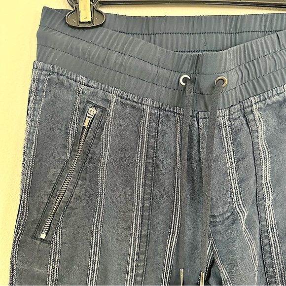 Athleta Bali Navy Blue Striped Linen Cropped Drawstring Wideleg Pants - Size 0 - Picture 3 of 7